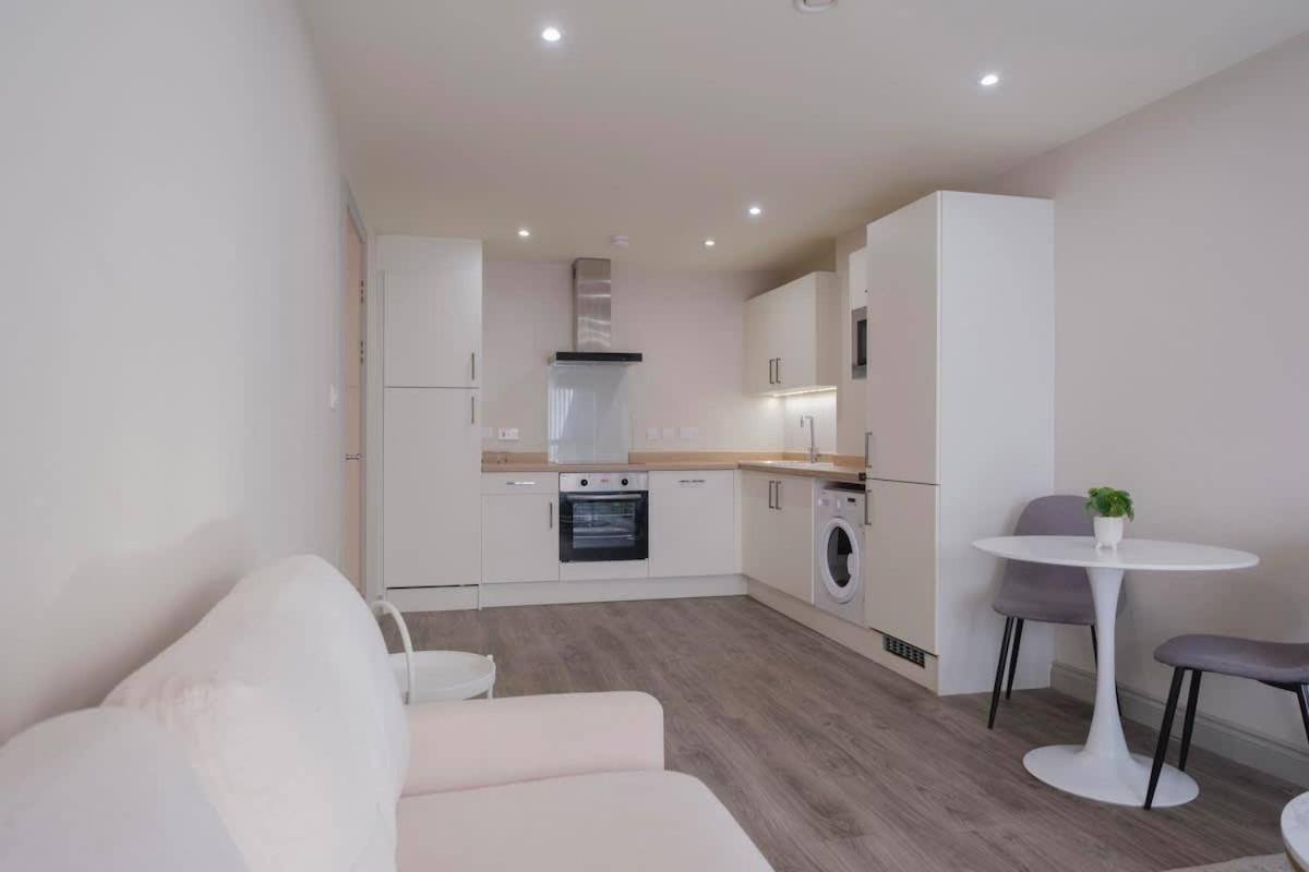 Charming 1-Bedroom Apartment In Leeds City Centre Perfect For Couples Or Solo Travelers Exterior foto